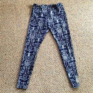 Navy blue and white tropical print Lorna Jane yoga pants. M.